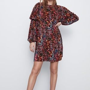 New Zara short dress with round neck and long